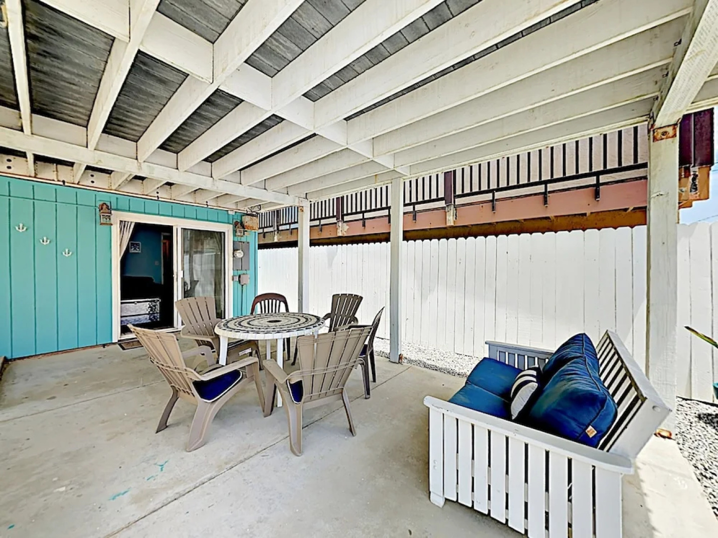 Airy Beach W/ Ocean Views, Balcony & Patio 3 Bedroom Home