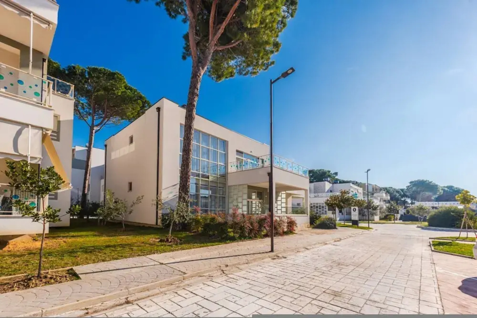 Spacious Apartment by the Beach - Tulipani