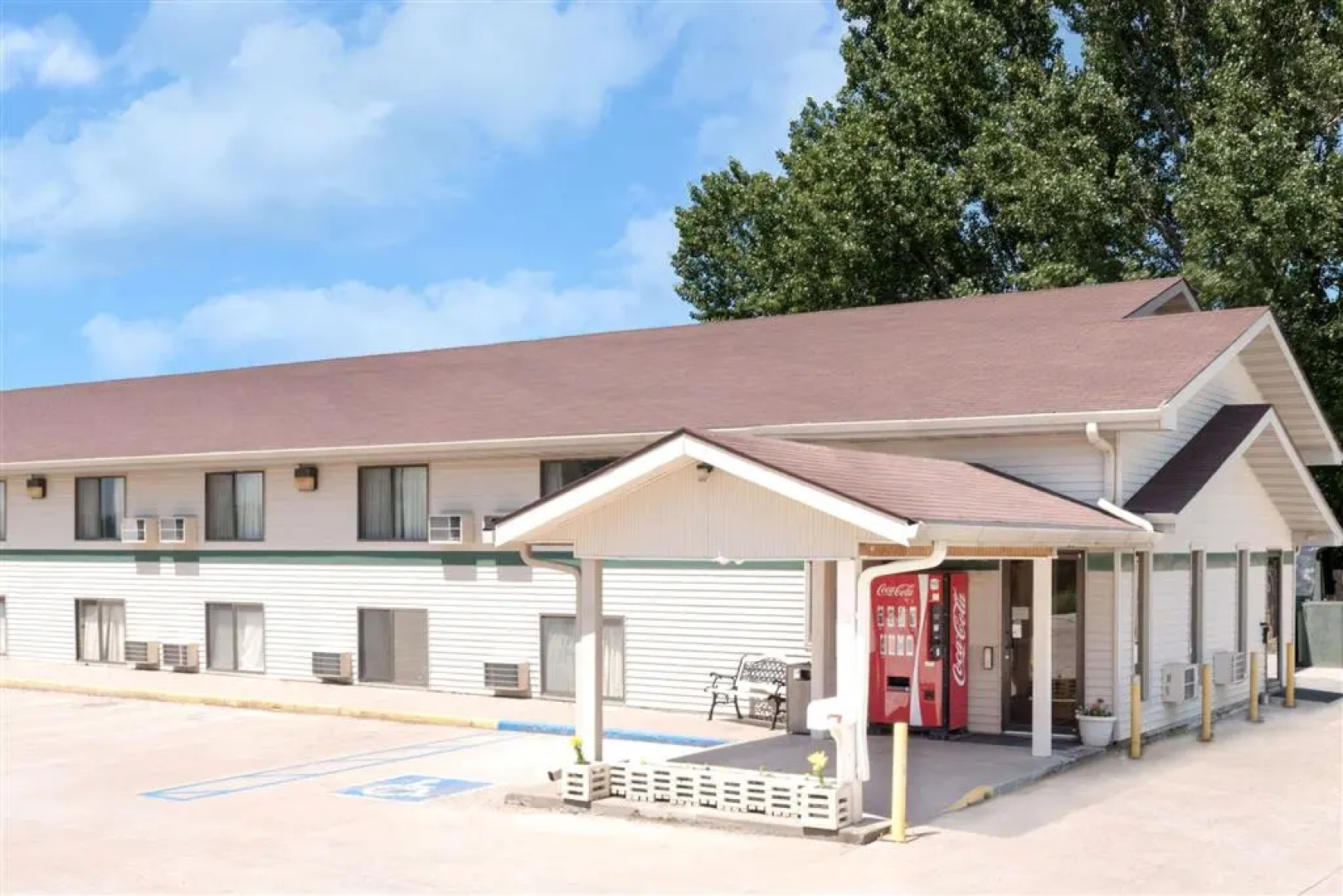 Super 8 By Wyndham Valley City