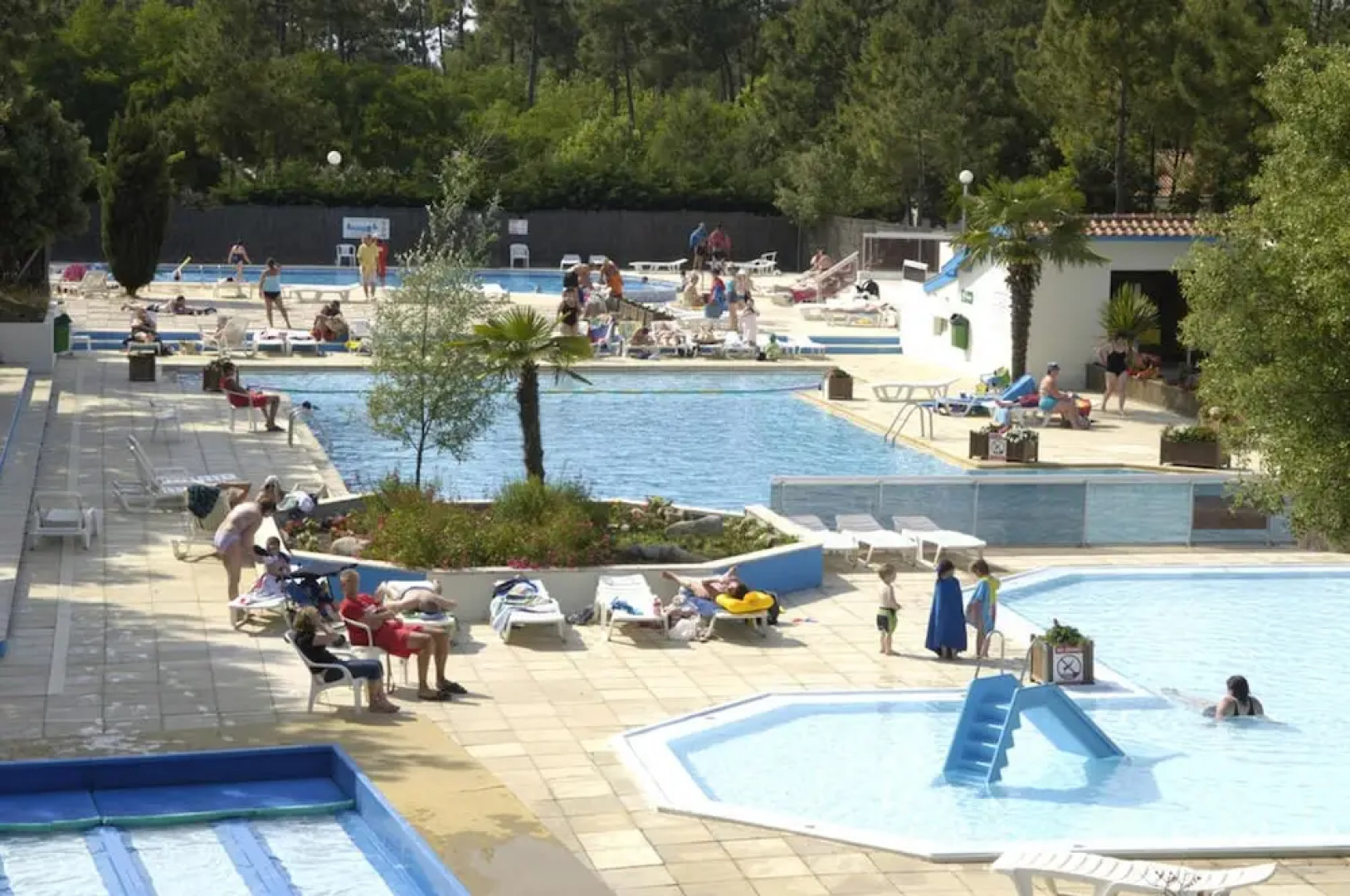 Property With 2 Bedrooms in Saint-jean-de-monts, With Pool Access, Fur