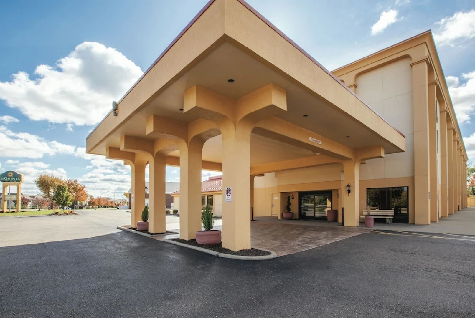 La Quinta Inn & Suites Canton