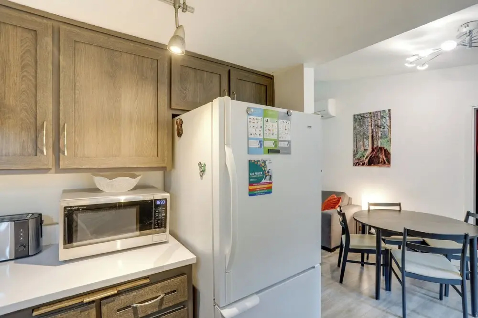 Pet-friendly Sammamish Home w/ Deck ~ 3 Mi to Lake