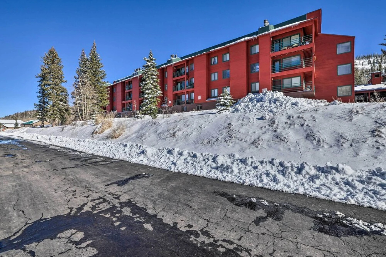 The Bunk House - Ski-in/ski-out at Giant Steps!