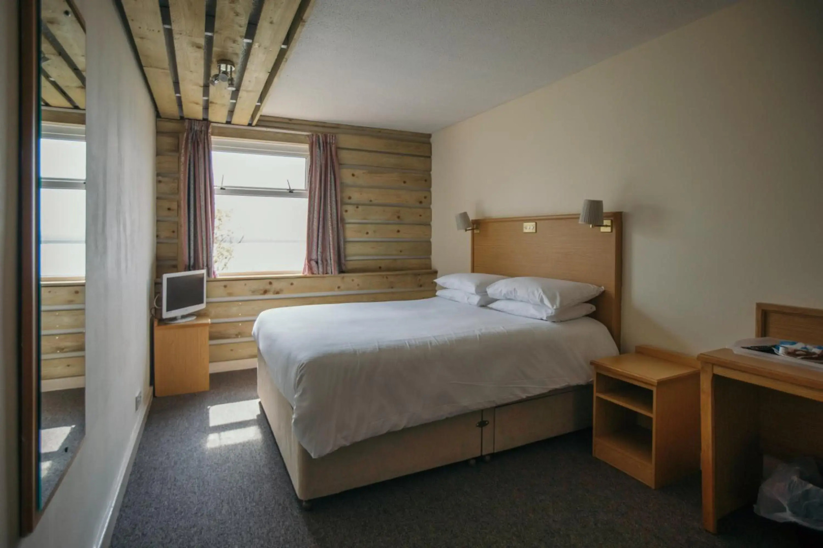 Royal Hotel, Bar & Grill