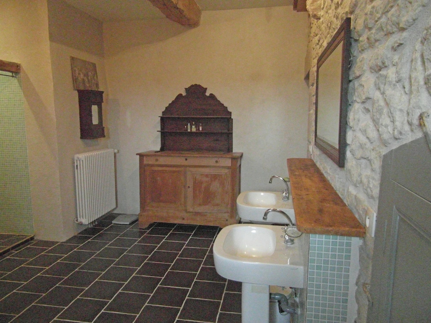 Charming and Private Castle on Four Hectares, With River, sun Terrace and Views