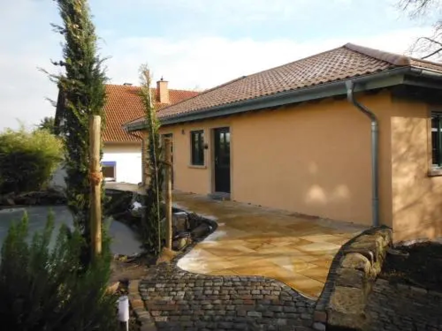 "Wohnen im Garten der Sinne"