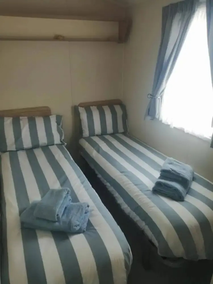 3 Bed Lodge - Sleeps 6 - Parking - Pets - Wifi