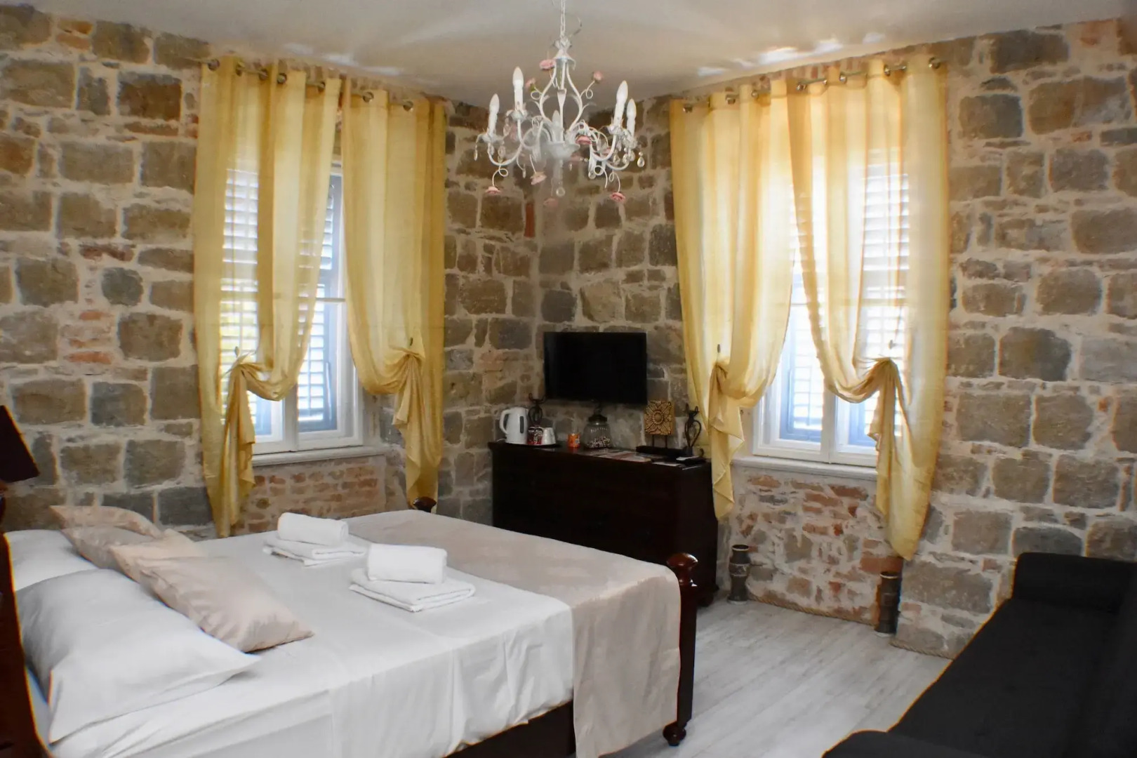 PIETRA ROSSA Luxury Rooms