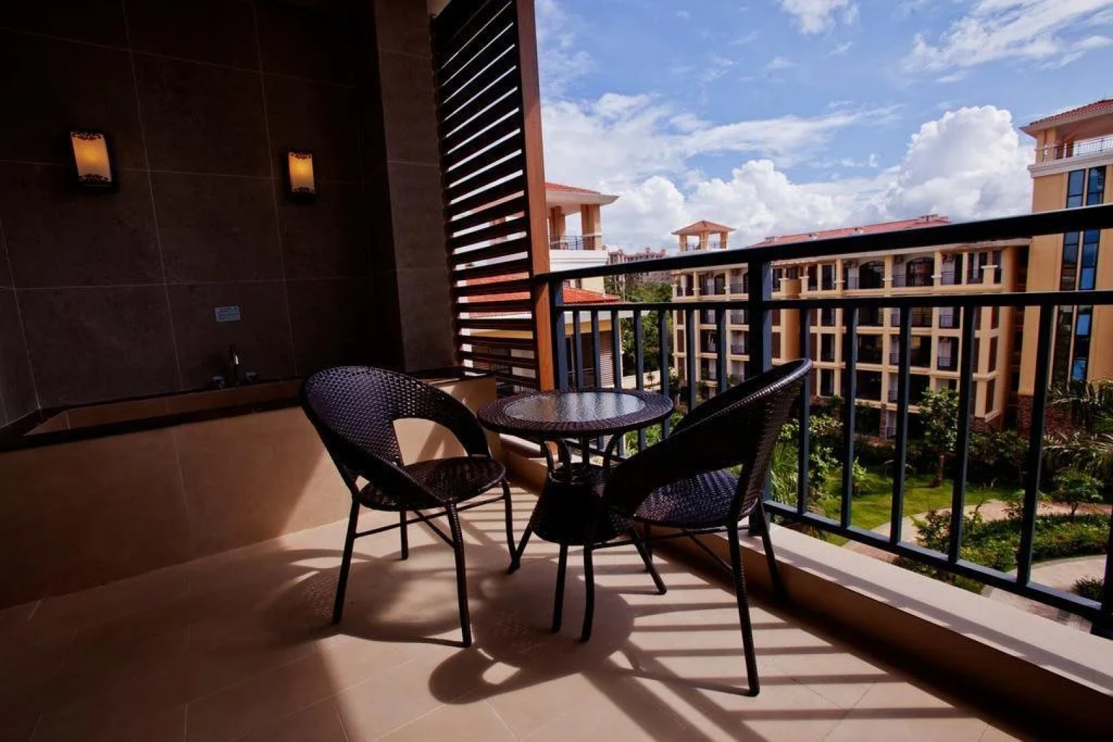 Days Hotel Hainan Xinglong Jinlvju