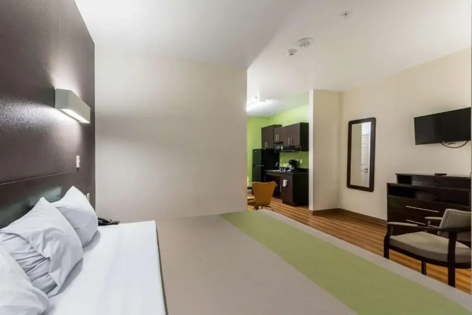 Super 8 by Wyndham Kenedy