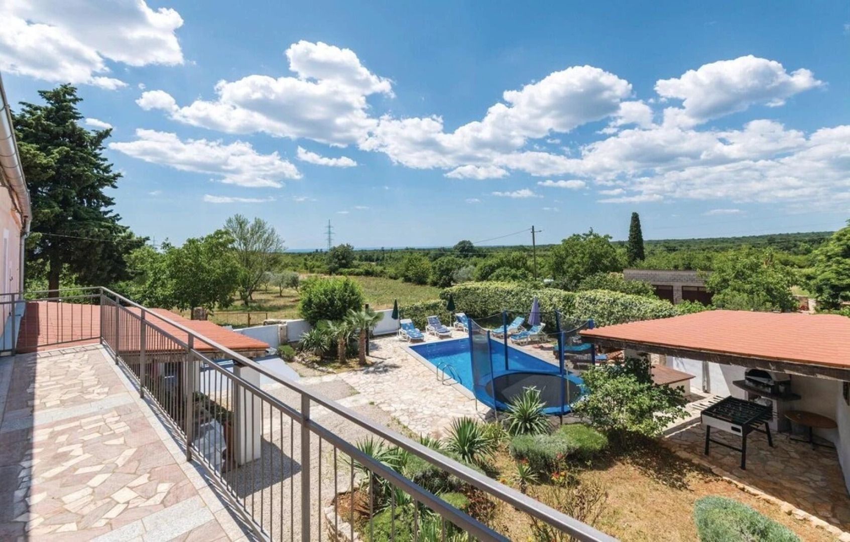 Stunning Home in Kuzinici With Wifi and 5 Bedrooms