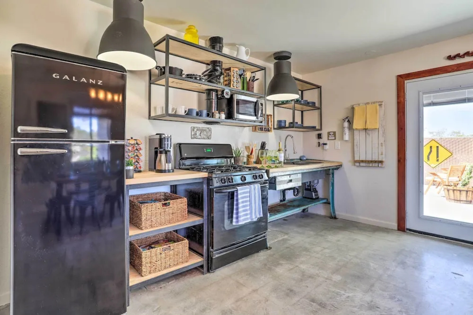 Indie-eclectic Desert Home w/ Hot Tub + Patio