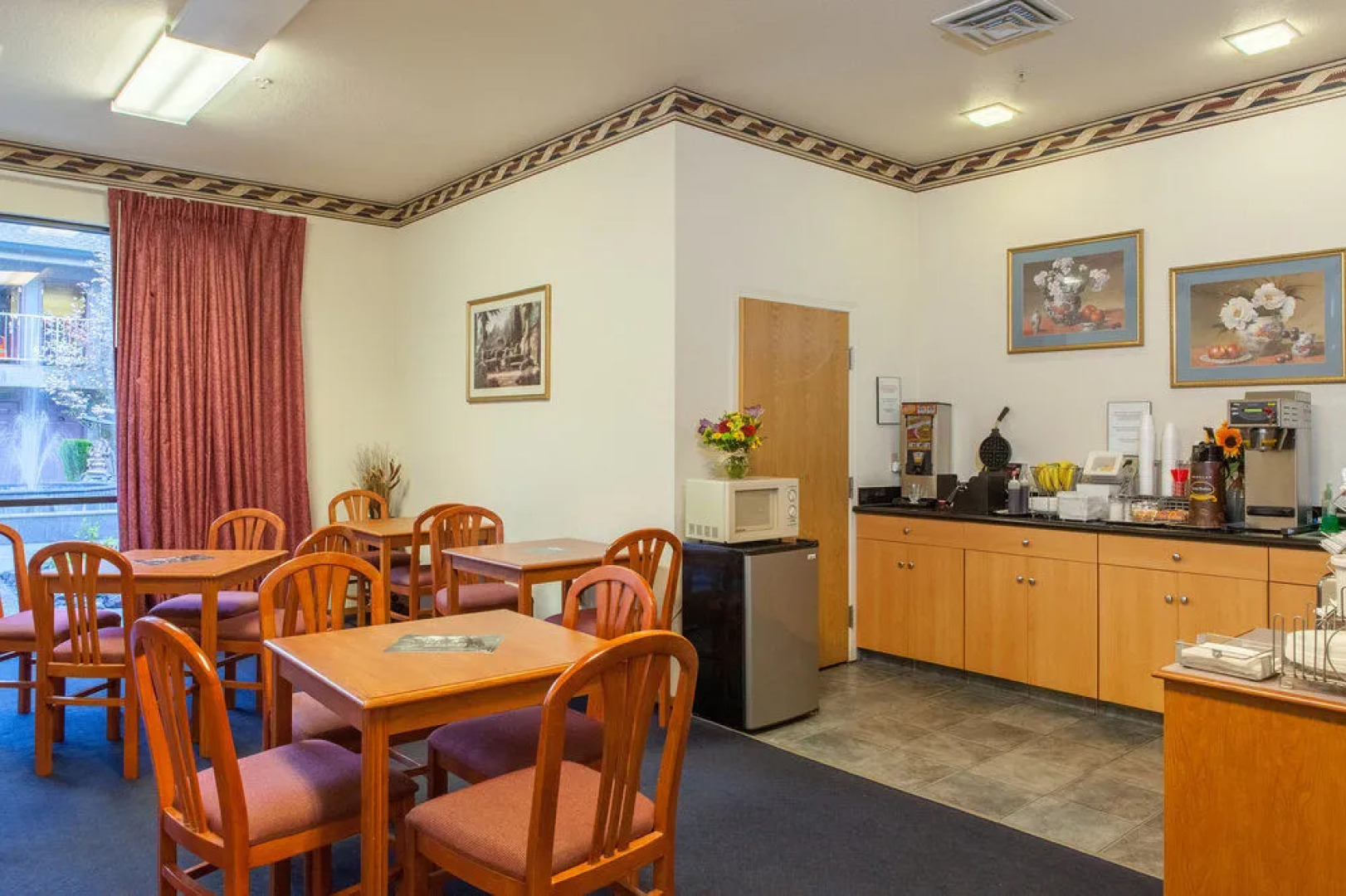 Creekside Inn & Suites