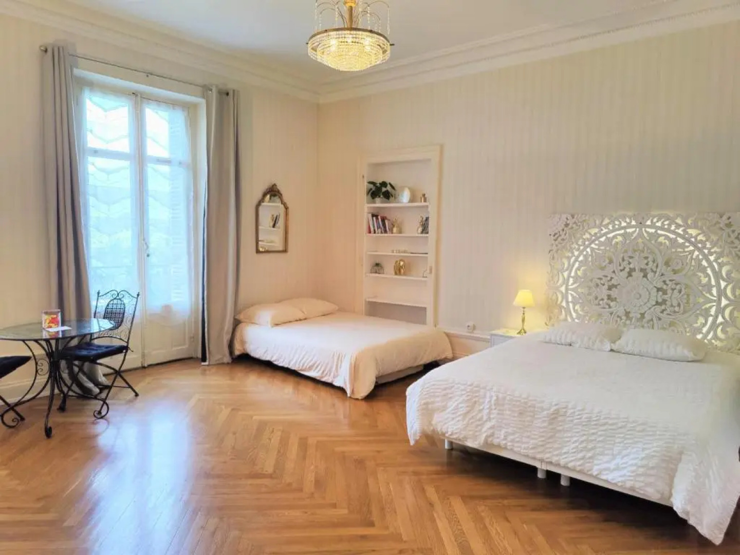 Grand studio 38m2 dans ancien palace avec piscine et place de parking privée