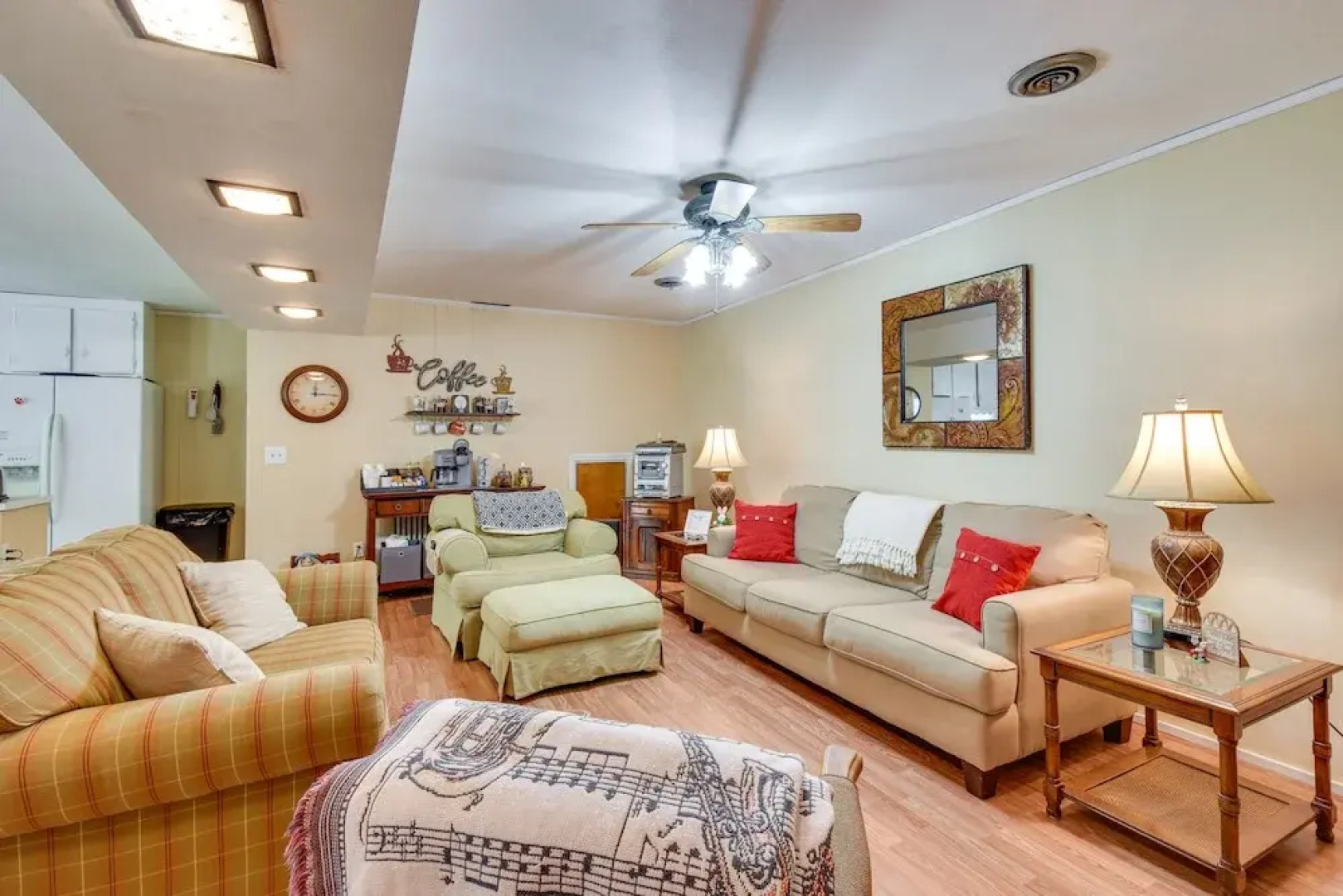 Seneca Abode w/ Furnished Deck < 10 Mi to Clemson!