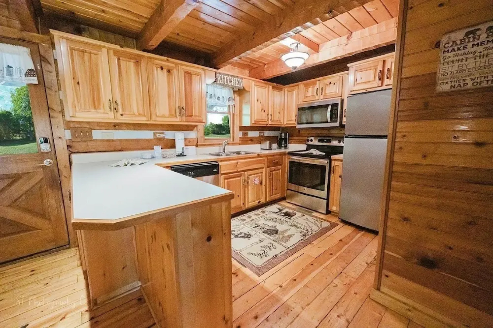 A Slice Of Heaven 2 Bedroom Cabin by RedAwning