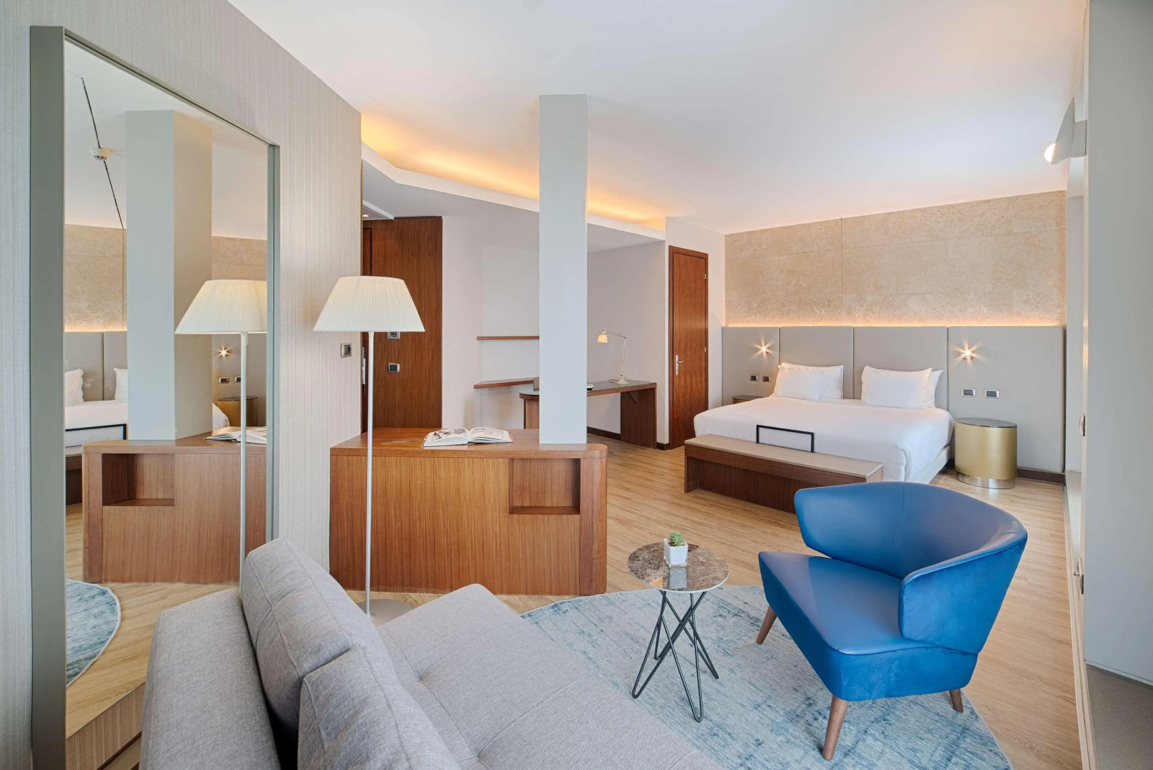 Отель NH Bologna de la Gare