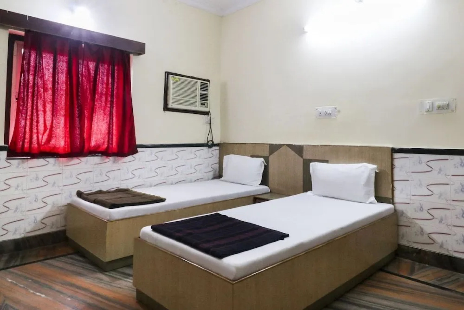 SPOT ON 49918 Hotel Ganapati