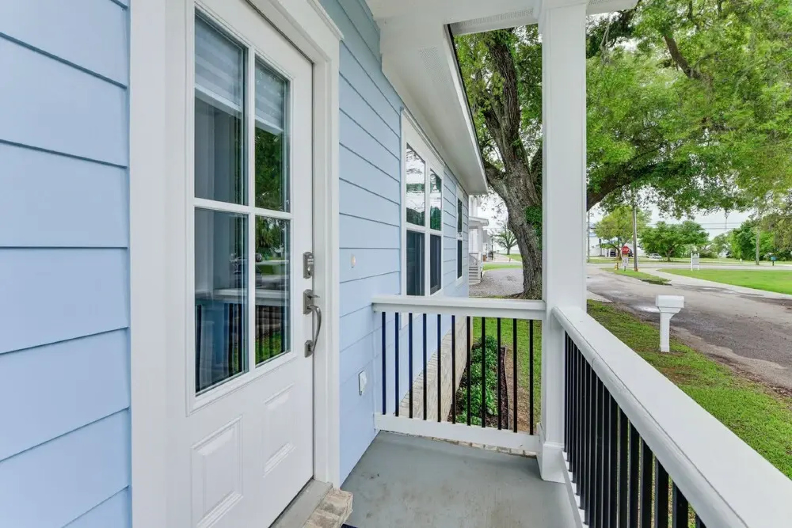 Walk to Beach & Harbor: Dtwn Pass Christian Home