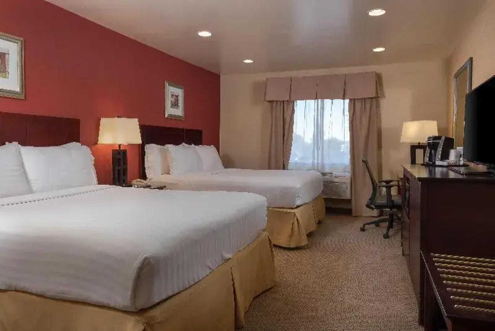 Holiday Inn Express & Suites Los Angeles Airport Hawthorne
