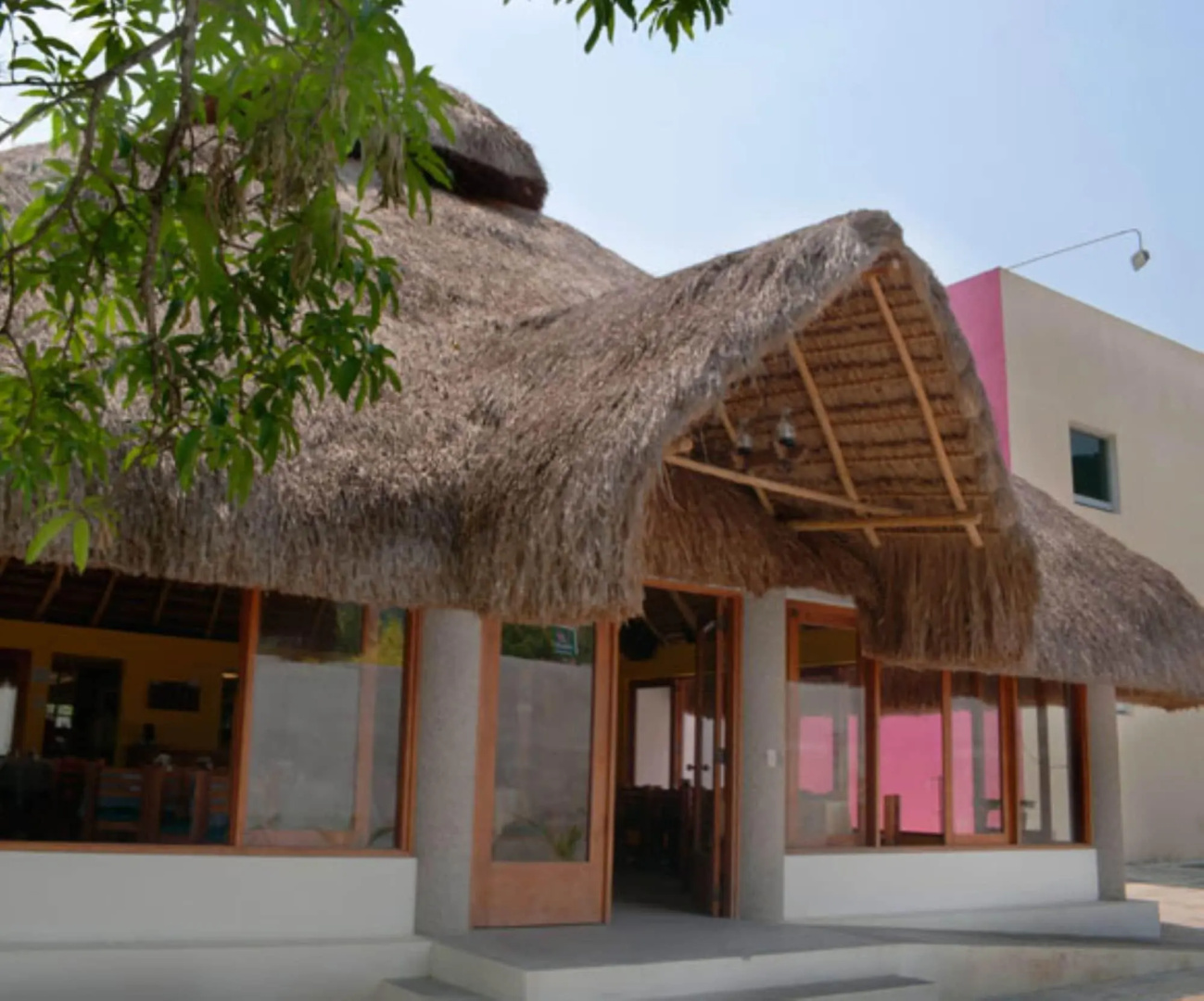 HI Huasteca Inn Hotel
