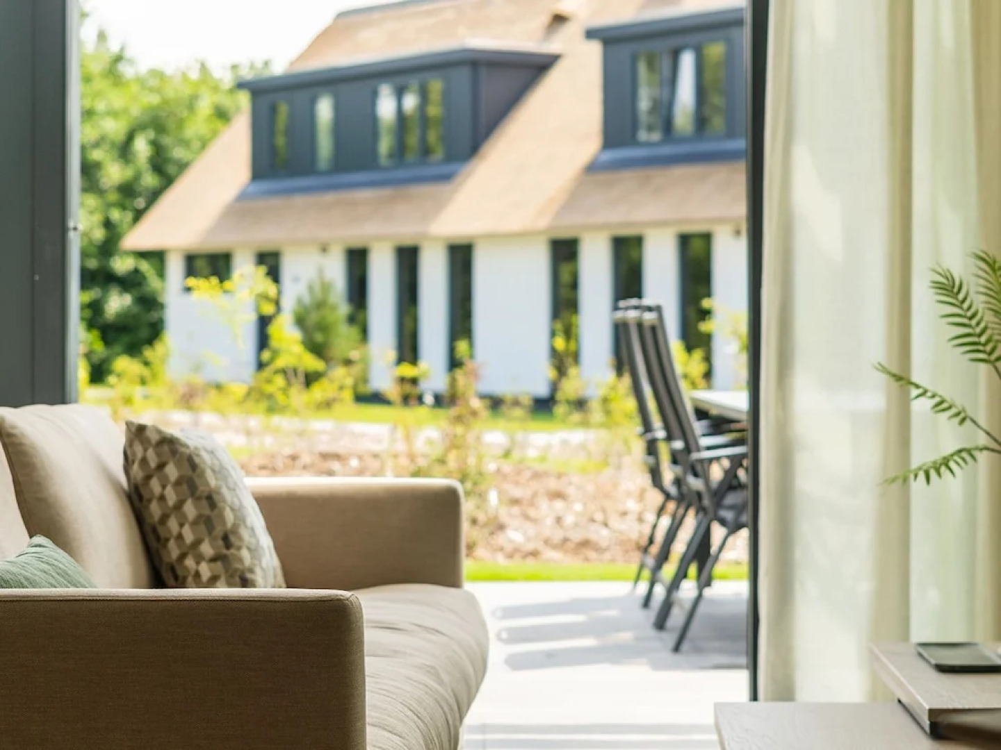 Detached Luxury Villa With Four Bathrooms Near the Sea