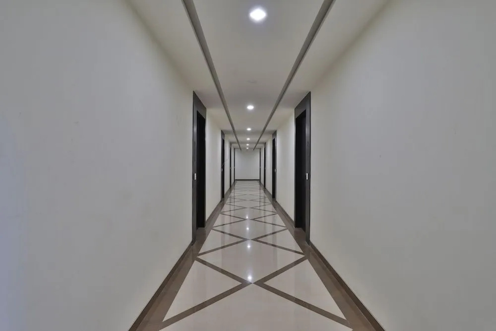 Capital O 41581 Hiriz Hotel