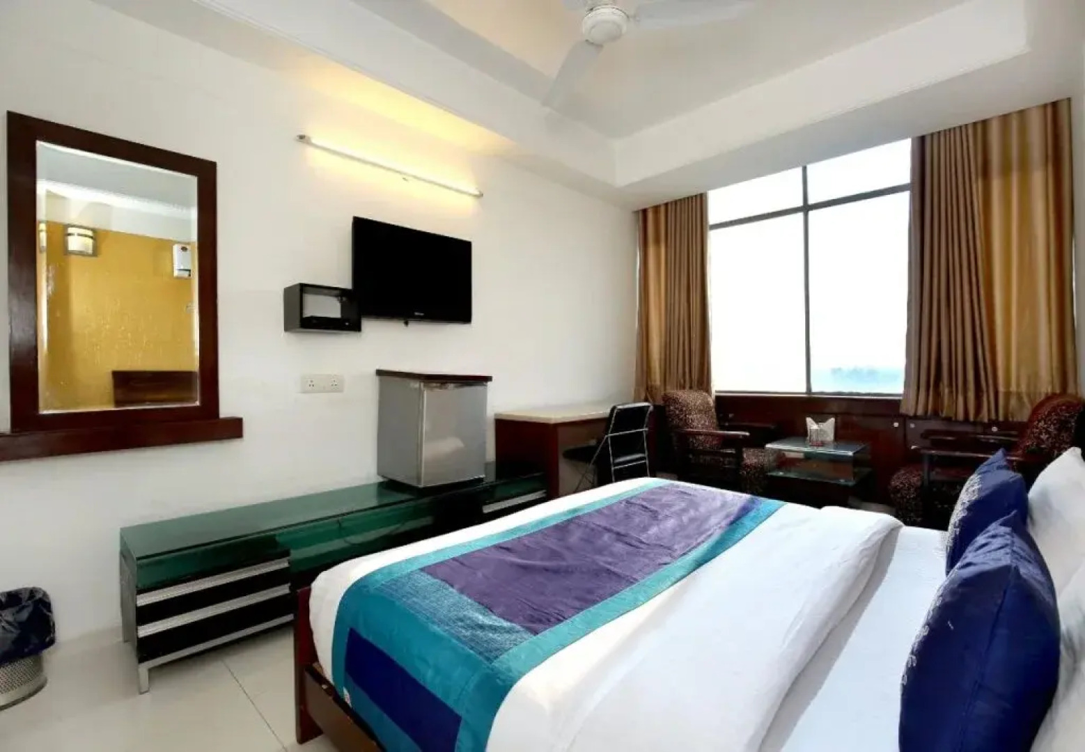 OYO 1496 Hotel Sky 5