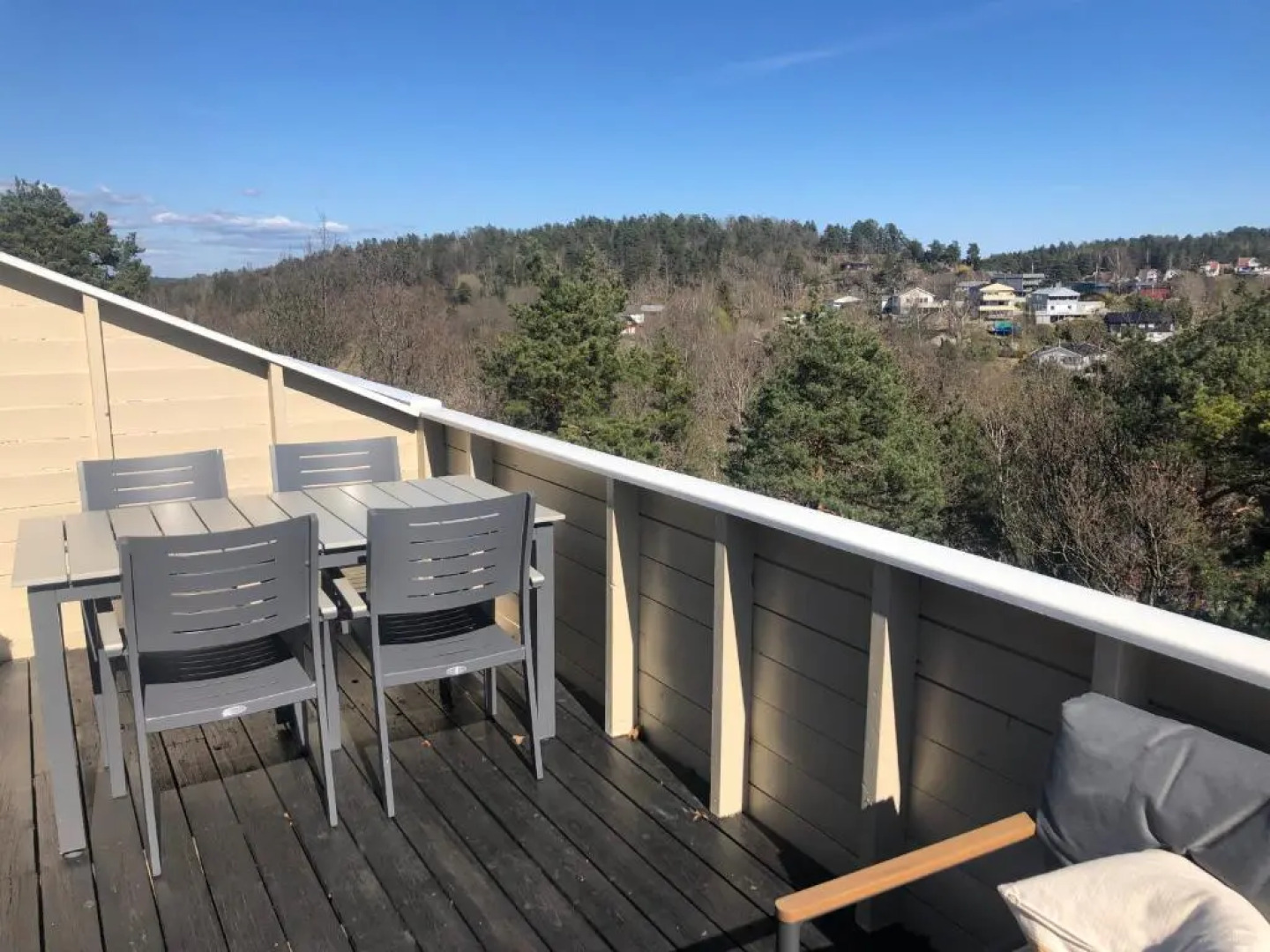 Sentralt rekkehus med solrik veranda!