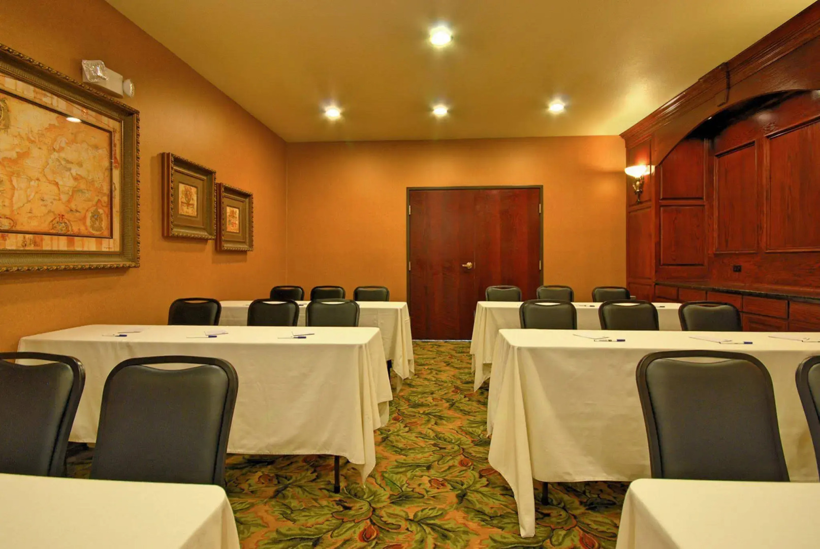 Best Western Plus Crown Colony Inn & Suites