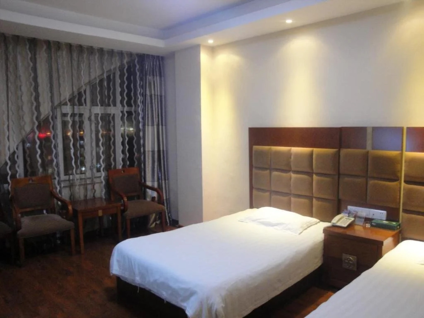 Mudanjiang Wan Zai Business Hotel