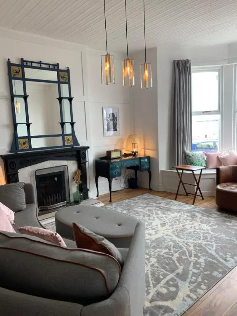 Stunning 3 bed seafront mansion building sleeps 6 adults or 8 with kids