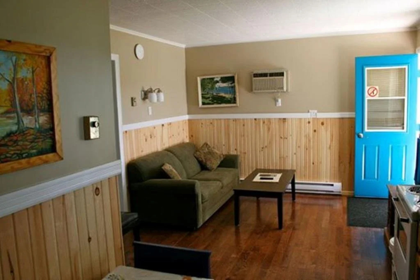 Lanes Riverhouse Inn & Cottages