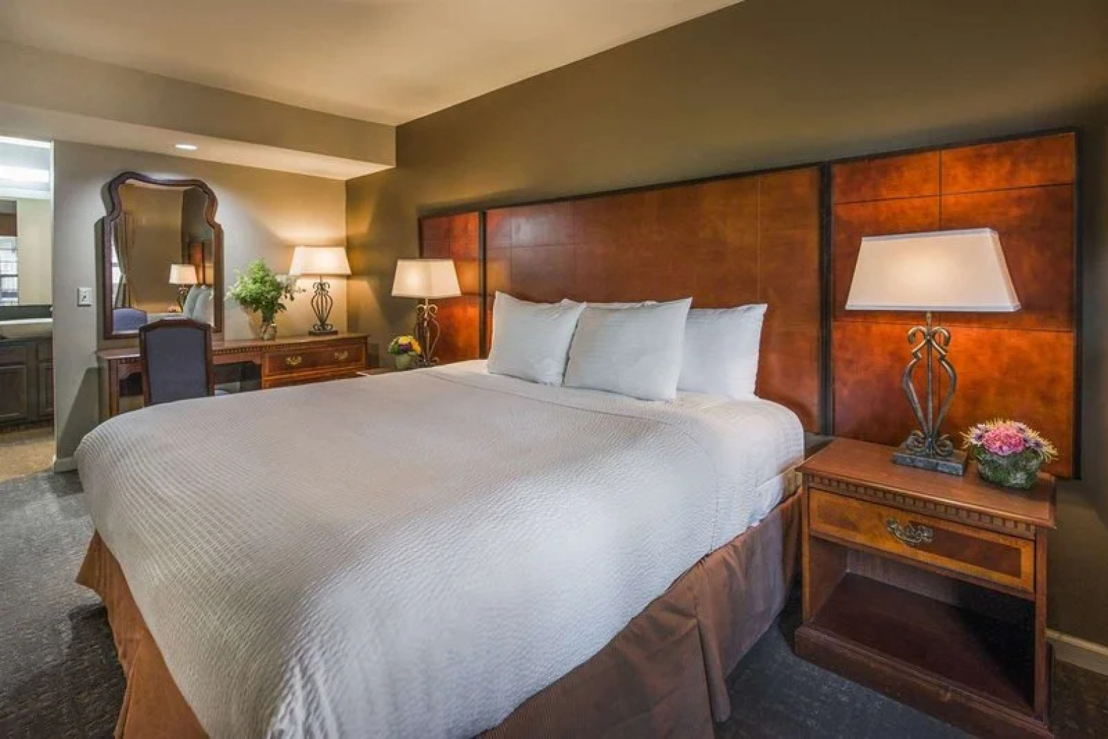 Cloverleaf Residence Suites