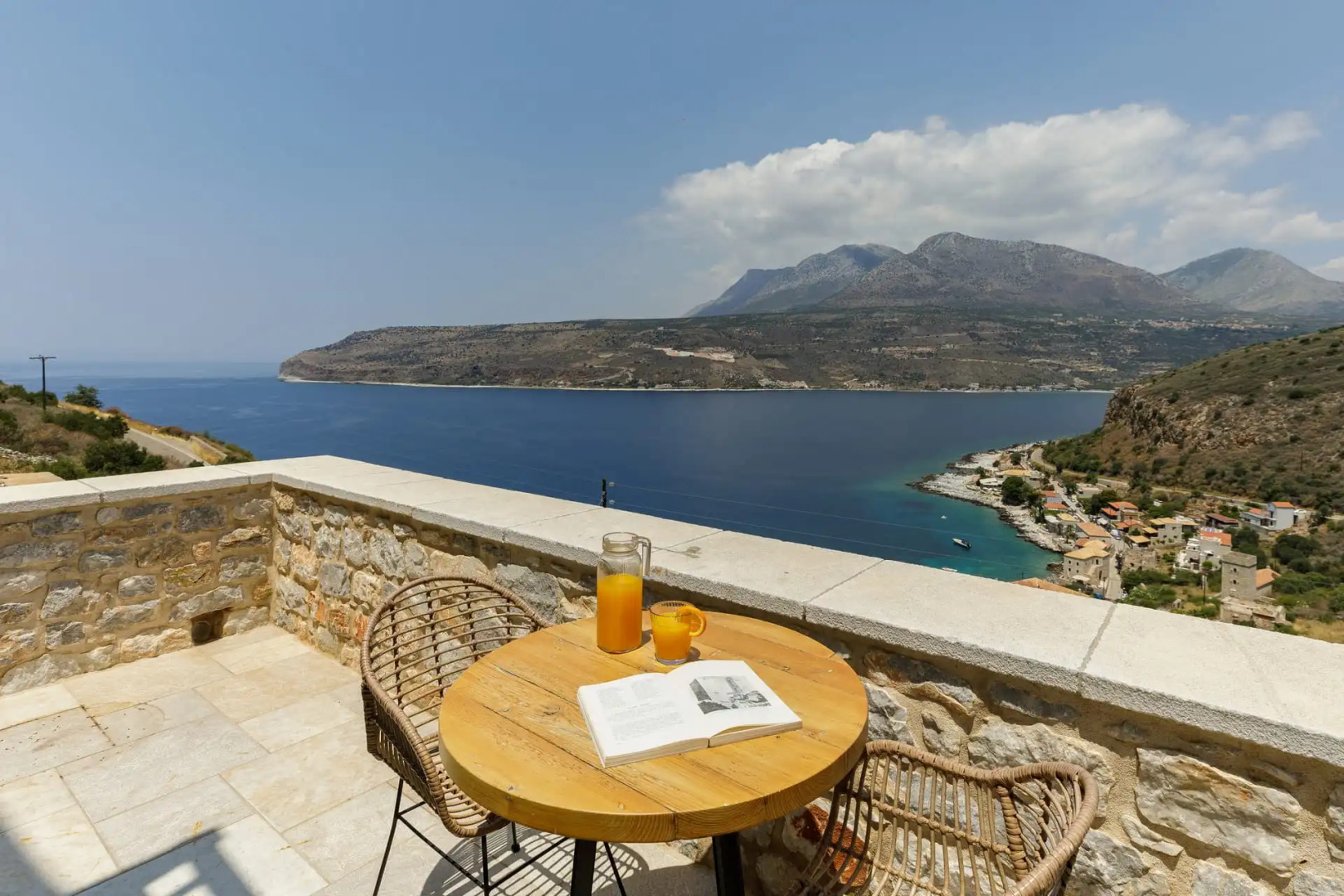 Trapela Limeni Luxury Suites