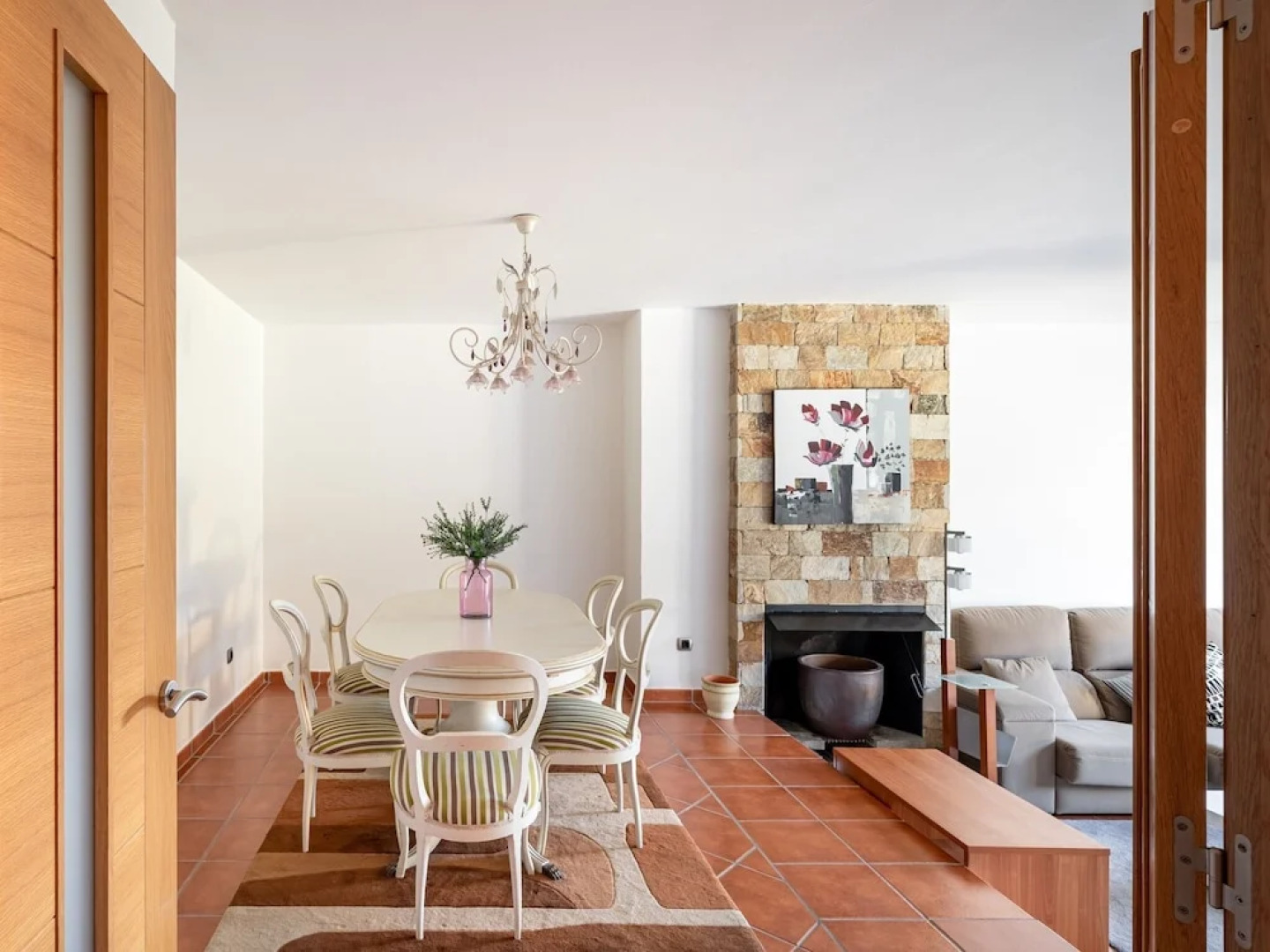 Classy Holiday Home With Swimming Pool, Garden, Bbq, Parking