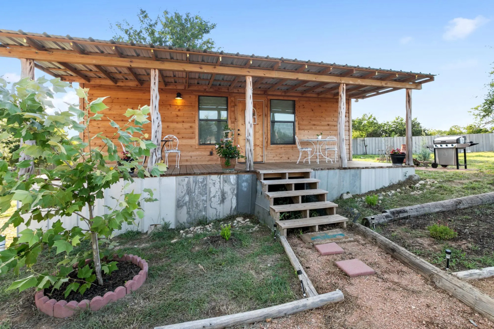 Hr 3- The Little Bear 1 Bedroom Cabin by RedAwning