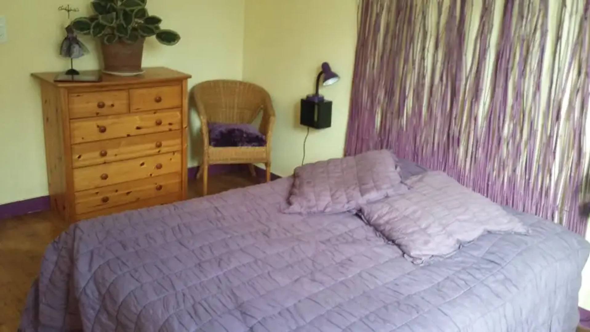 Chambre Rouge et Vin Blanc