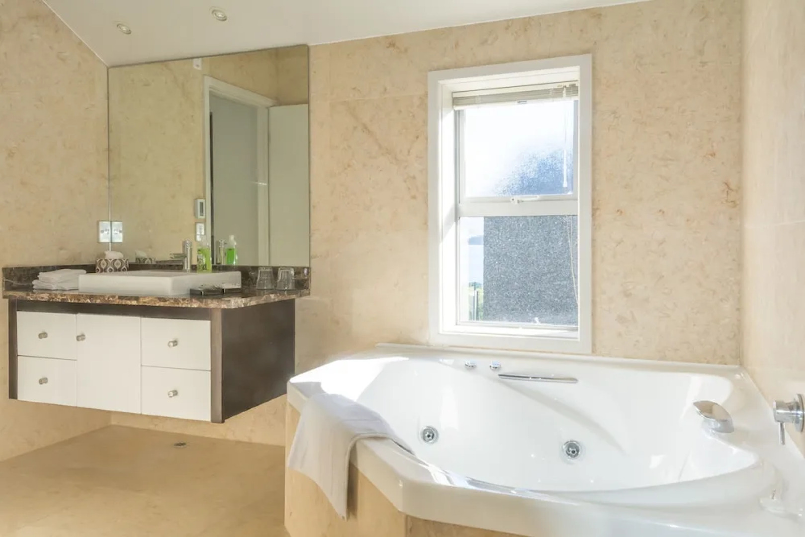 Luxury Lakefront Villas Queenstown