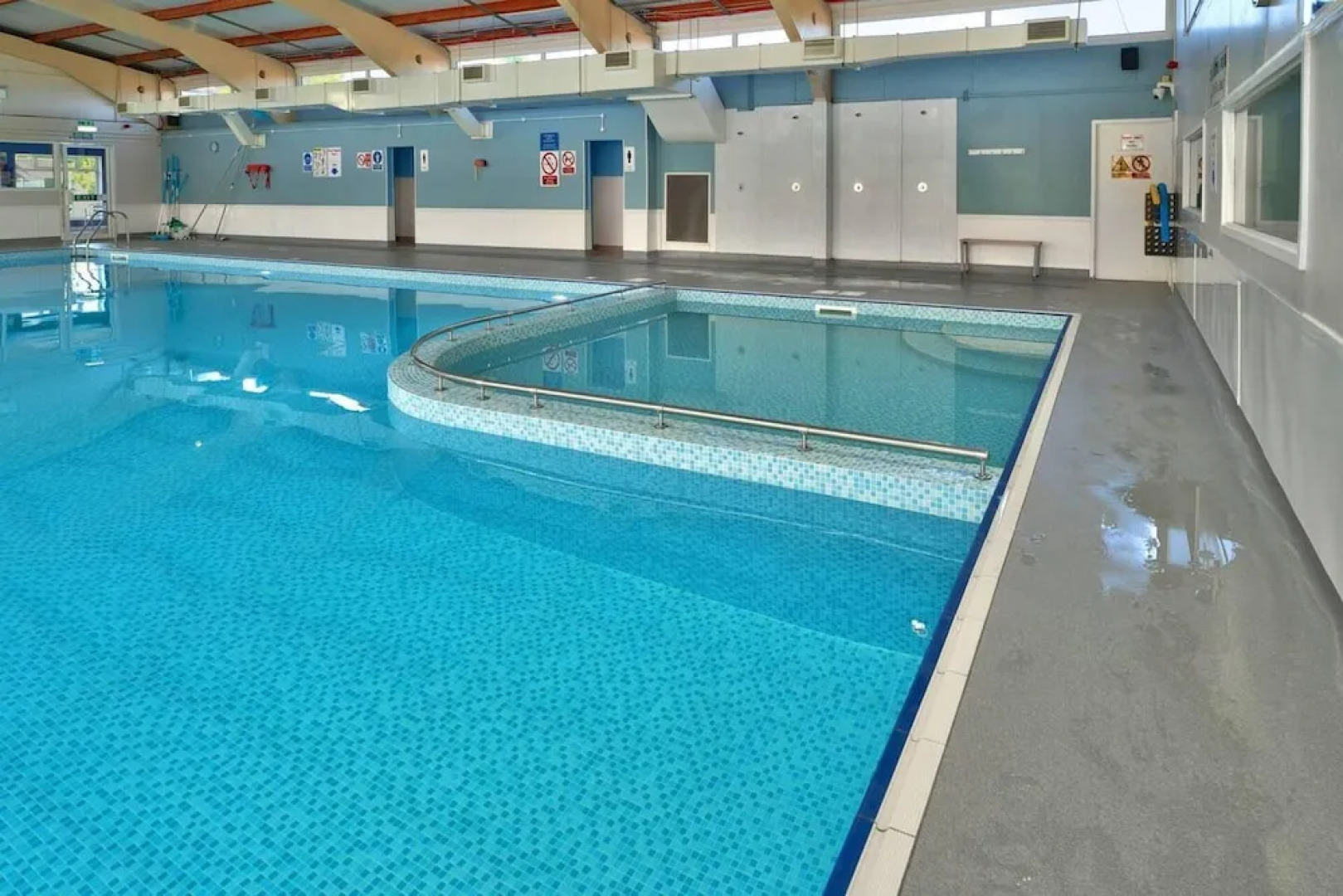 The Lookout, Sunny Beach Retreat, Sleeps 5 Guests