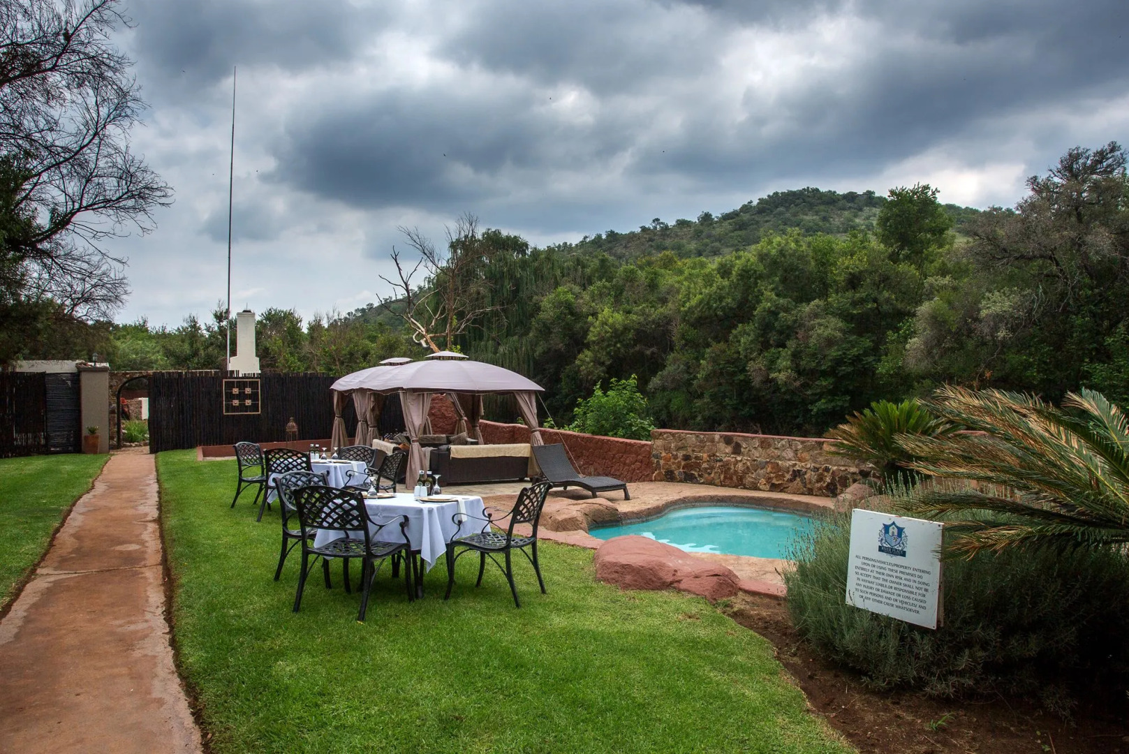 Thanda Manzi Country Hotel