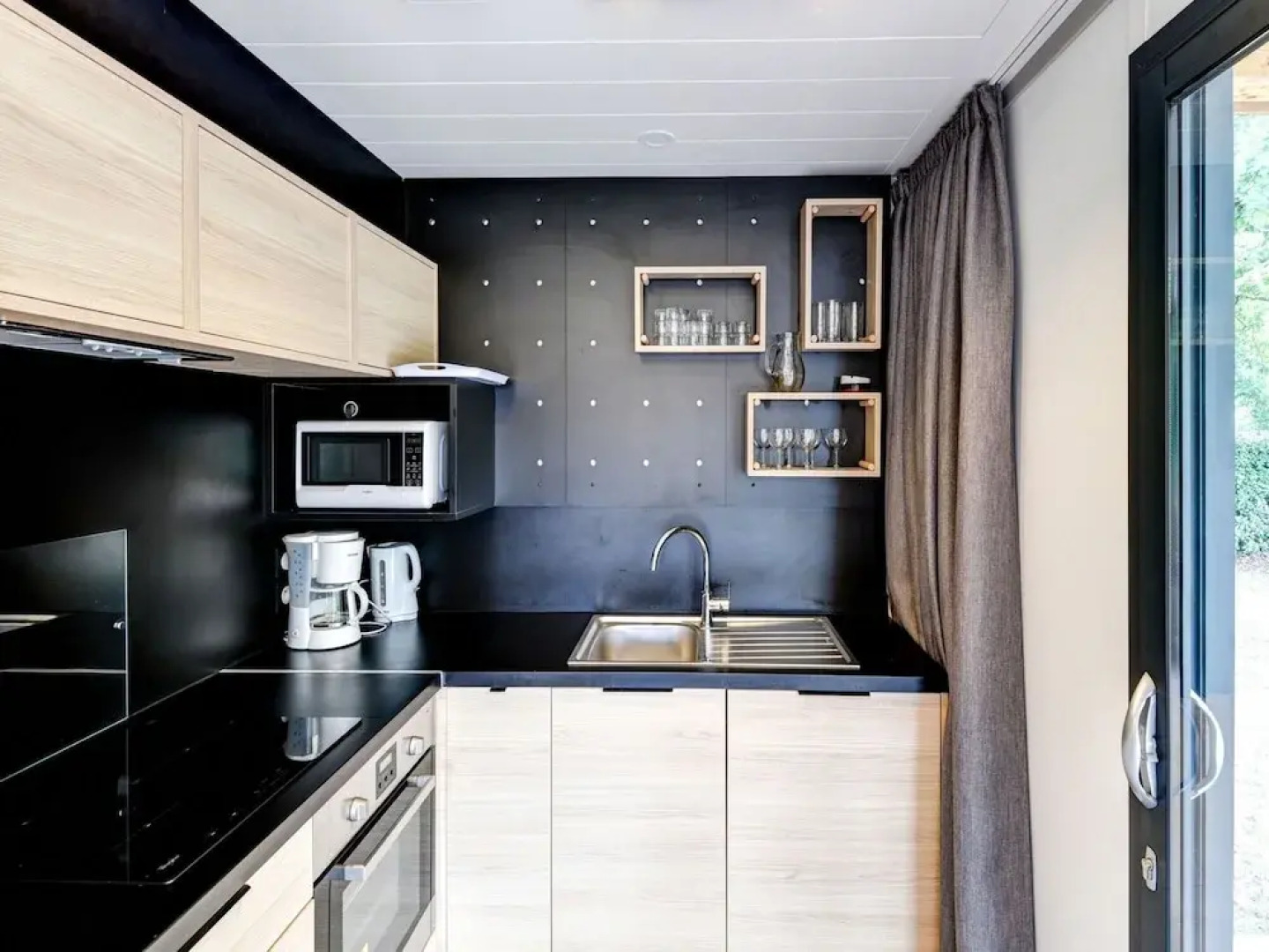 Serene Chalet in Hourtin Near Lake