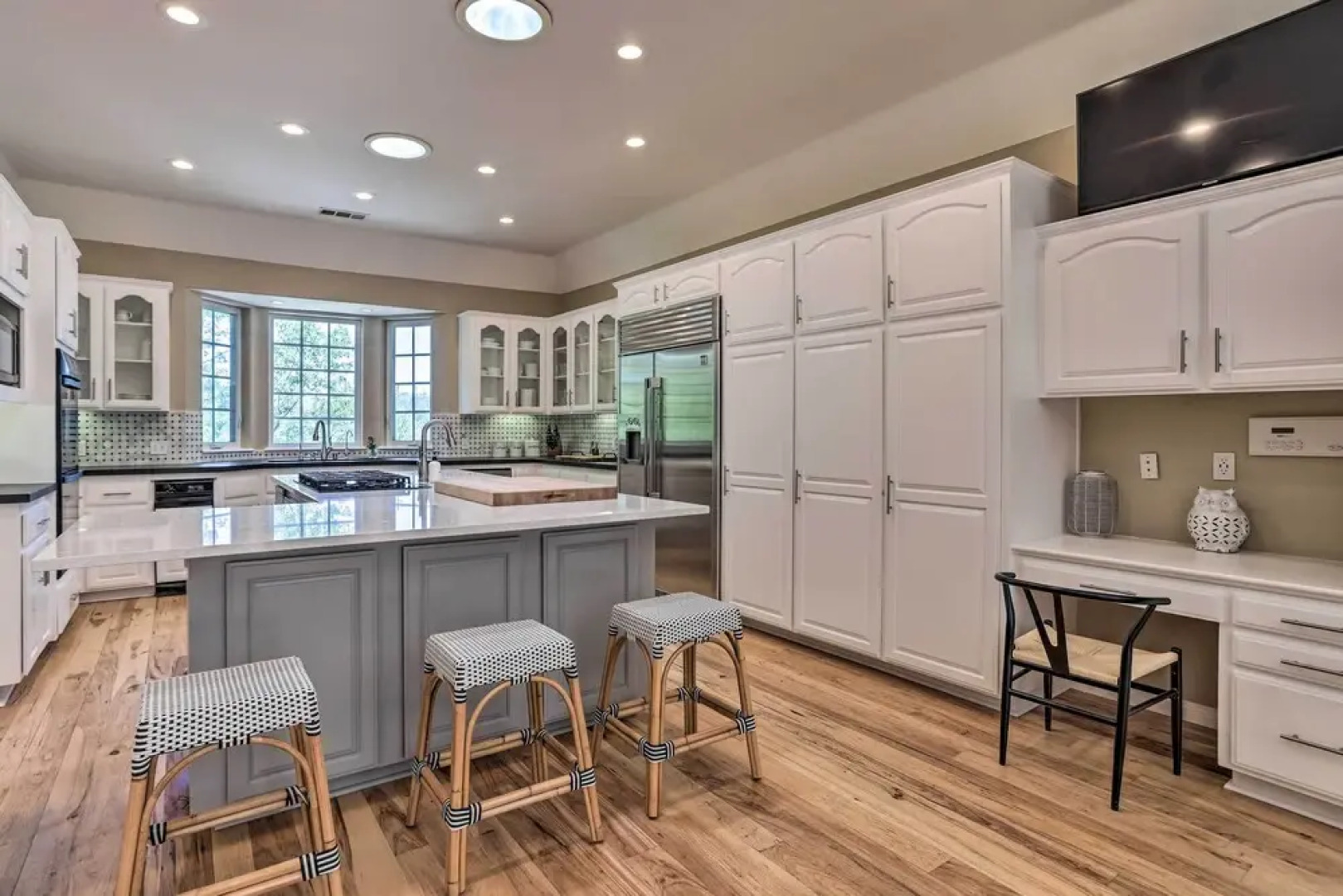 Gorgeous Lakehouse w/ Hot Tub & Waterfall Oasis!