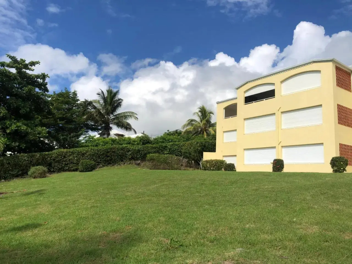 T2 les pieds dans l'eau, vue mer caraibes