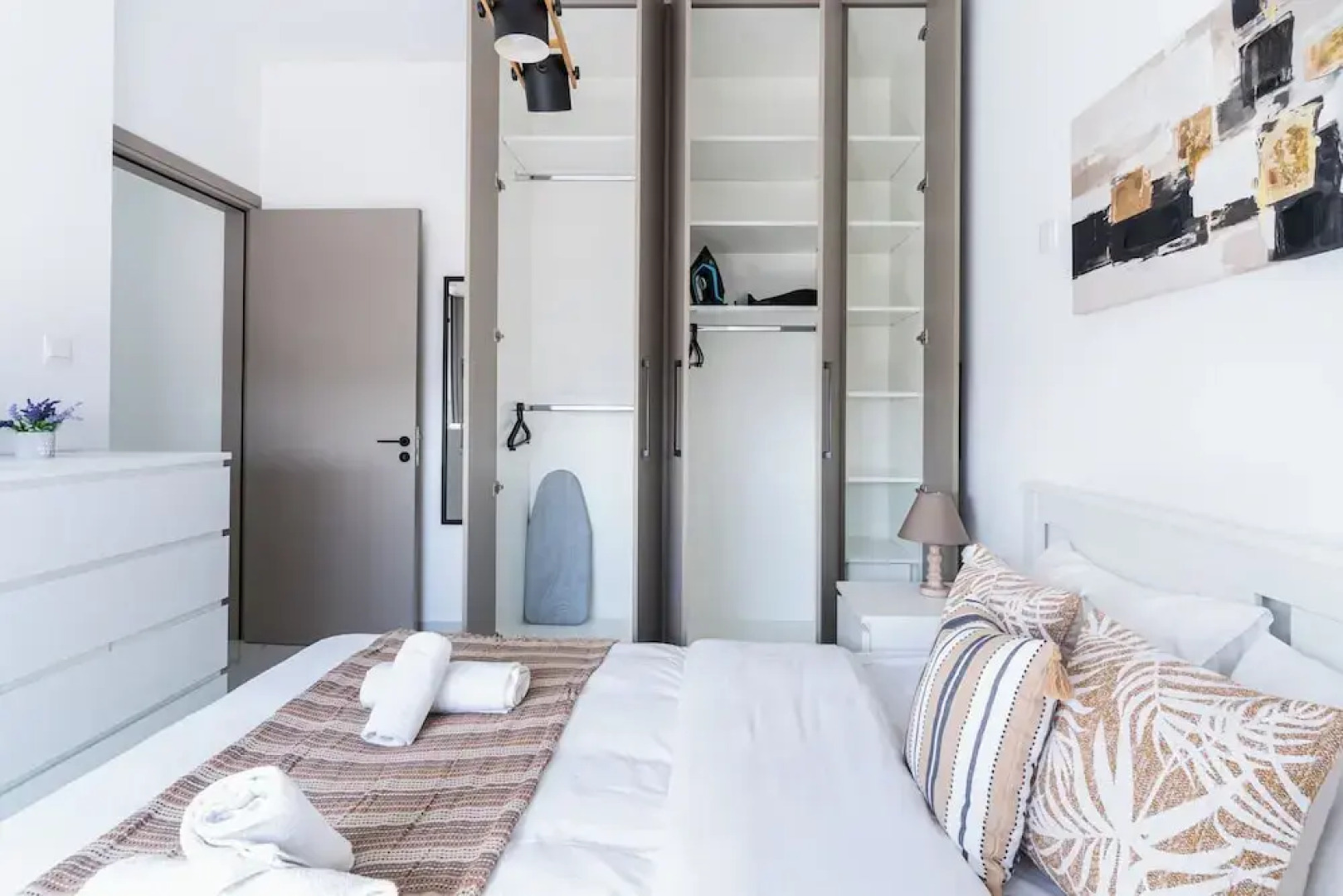 Doria 2-Bedroom Apartment & Balcony in Larnaca