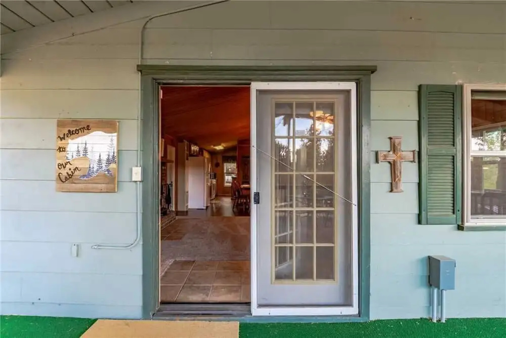 Wild Horse Retreat - Two Bedroom Cabin with Hot Tub