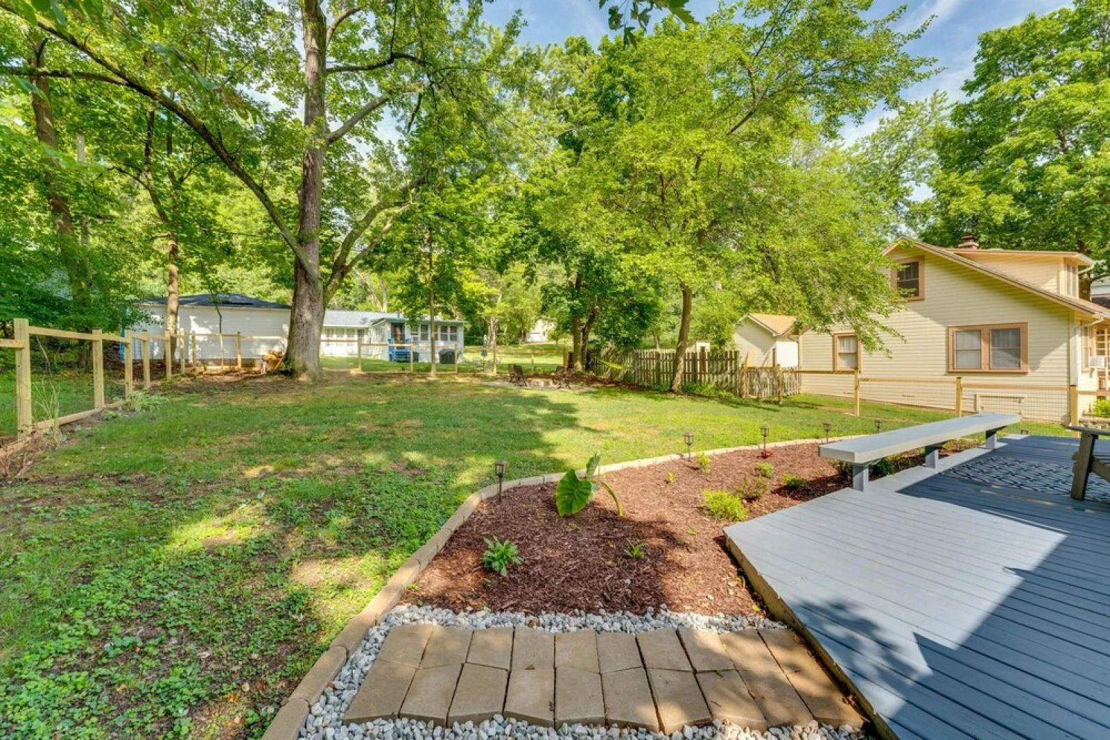 Welcoming Williams Bay Cottage w/ Deck & Fire Pit!