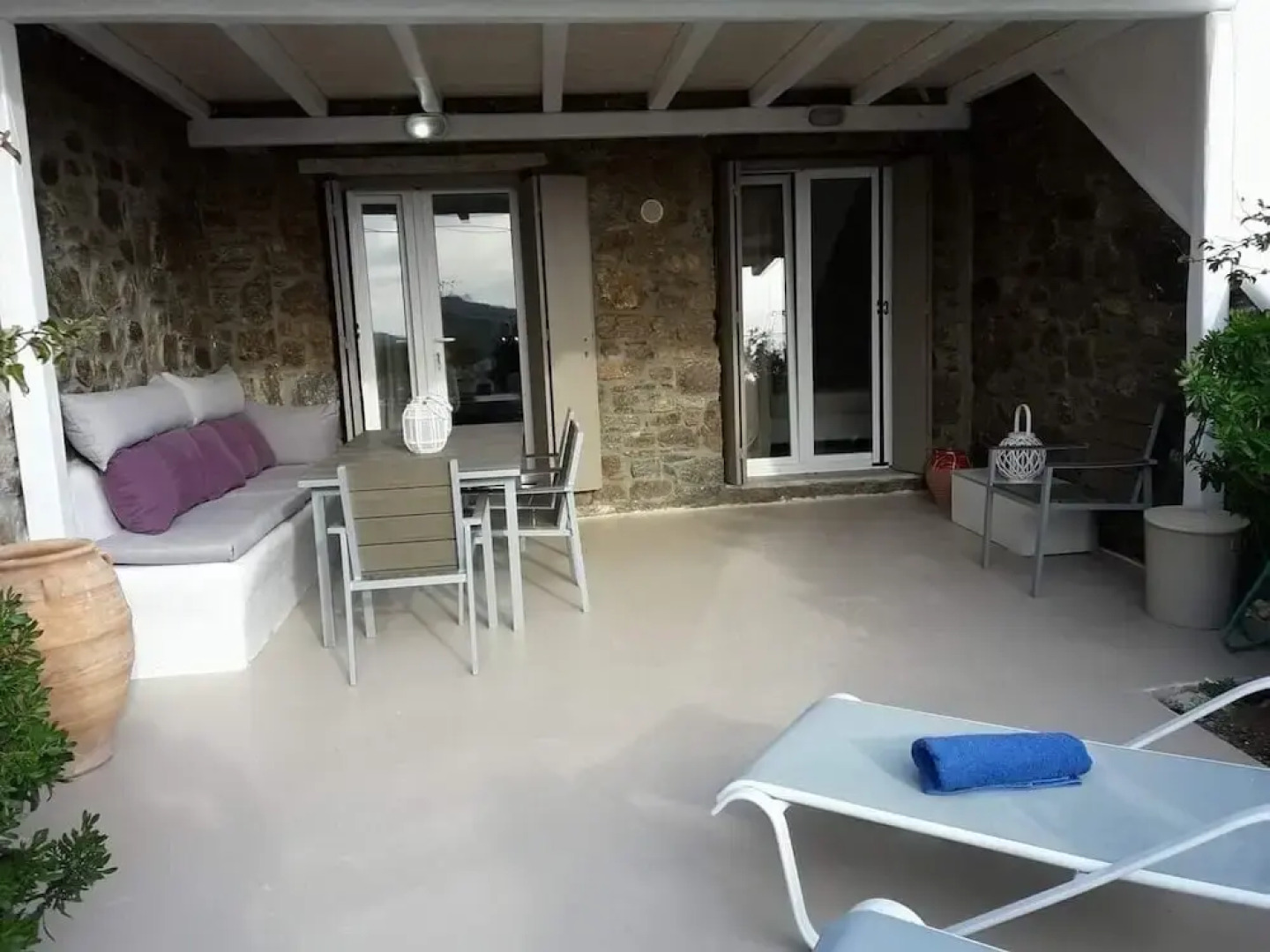 HELEN HOUSE-Minimal Perfection