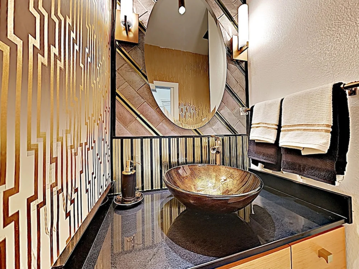 Stunning Beach W/ Pool, Views, Bar & Arcade 3 Bedroom Condo