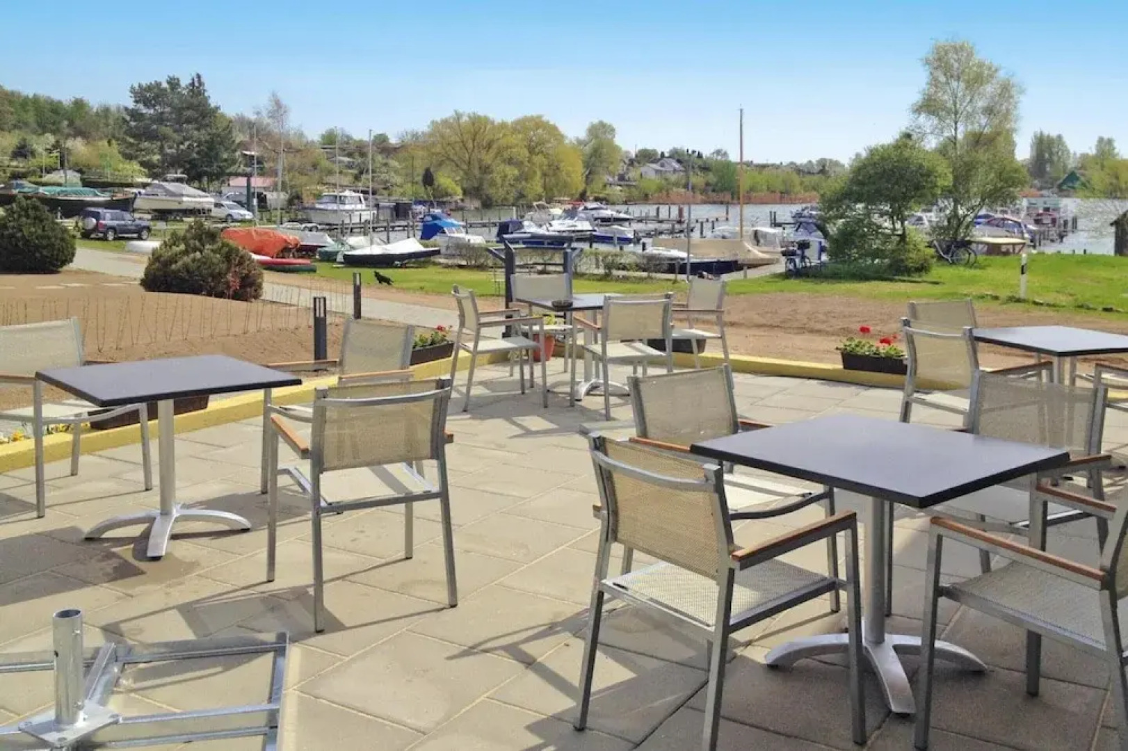 Aparthotel by Lake Heidensee With Boat Rentals